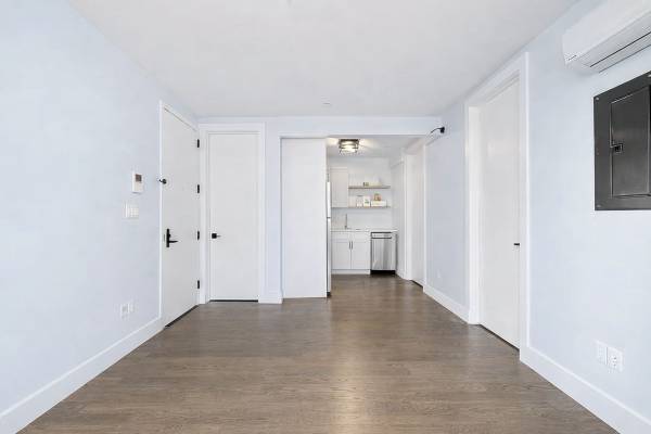 Listing photo 1 of 5