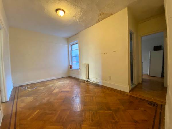 Listing photo 1 of 5