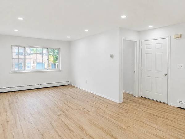 Listing photo 1 of 5