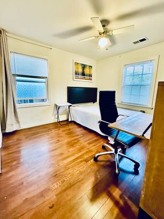 Listing photo 1 of 4