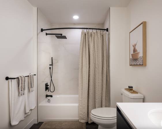 Listing photo 1 of 5