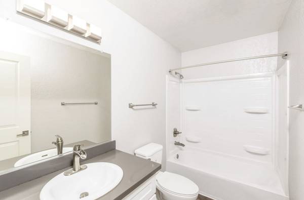 Listing photo 1 of 5