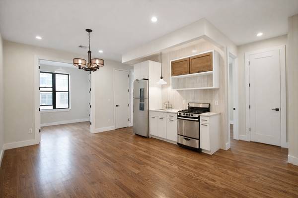 Listing photo 1 of 5