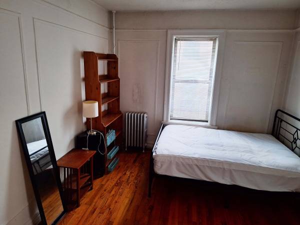 Listing photo 1 of 4