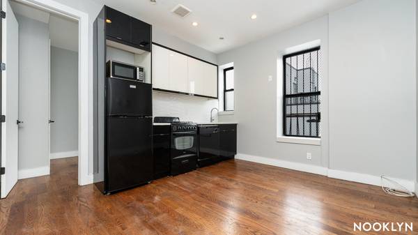 Listing photo 1 of 4