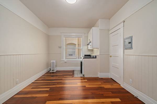 Listing photo 1 of 5