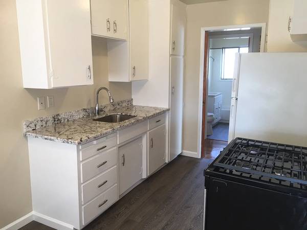 Listing photo 1 of 5