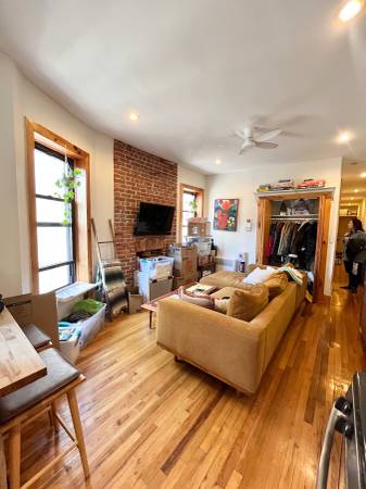 Listing photo 1 of 5
