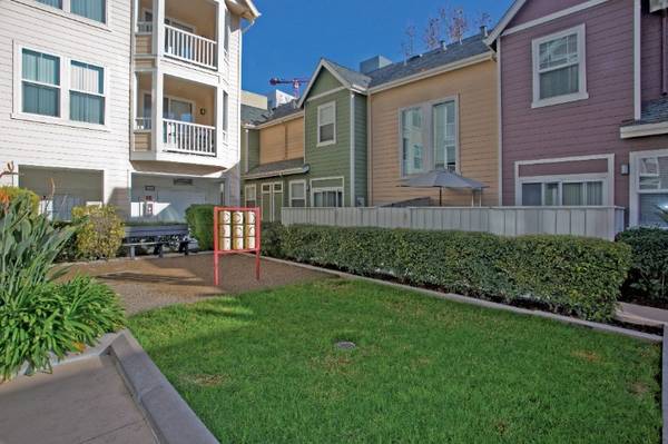 Listing photo 1 of 5