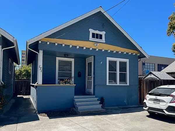 Listing photo 1 of 4