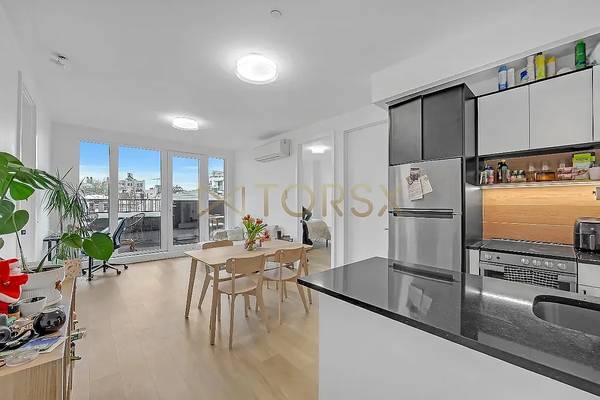 Listing photo 1 of 5