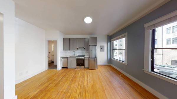 Listing photo 1 of 5