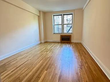 Listing photo 1 of 4