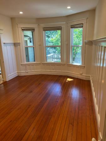 Listing photo 1 of 5