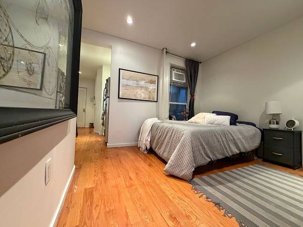 Listing photo 1 of 5