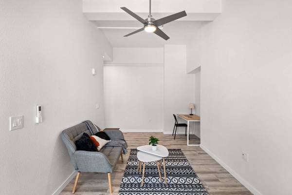 Listing photo 1 of 5