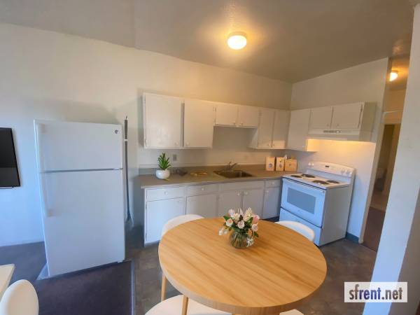 Listing photo 1 of 5