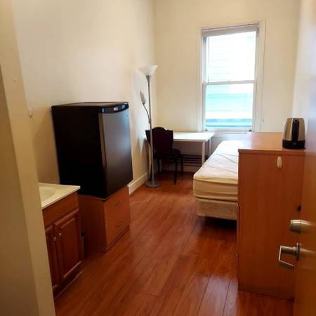 Listing photo 1 of 5