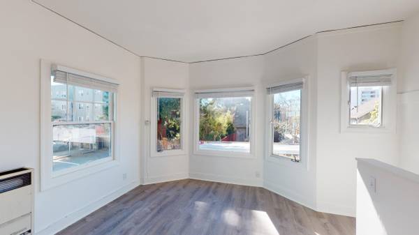 Listing photo 1 of 5