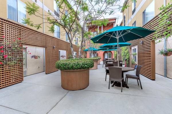 Listing photo 1 of 5