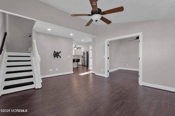 Listing photo 1 of 2