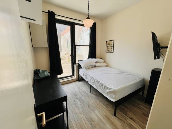 Listing photo 1 of 5