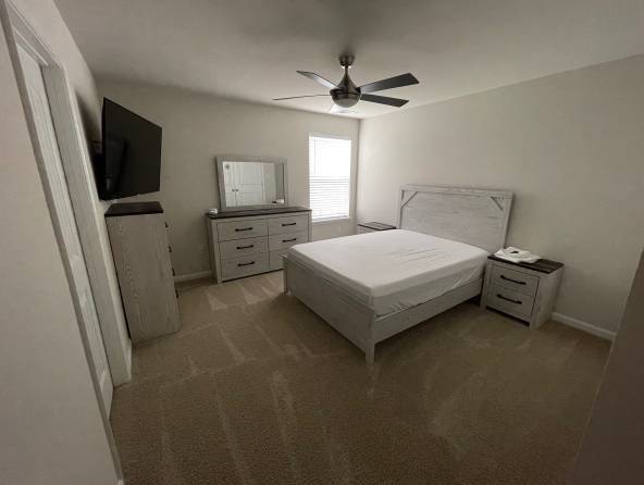 Listing photo 1 of 4