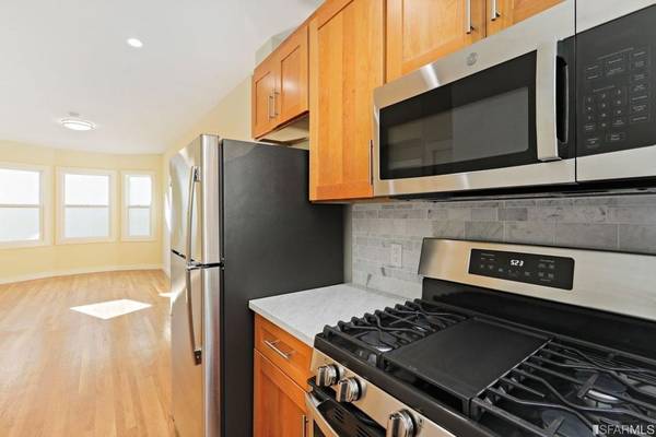 Listing photo 1 of 5