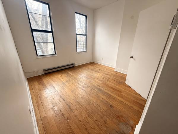 Listing photo 1 of 5