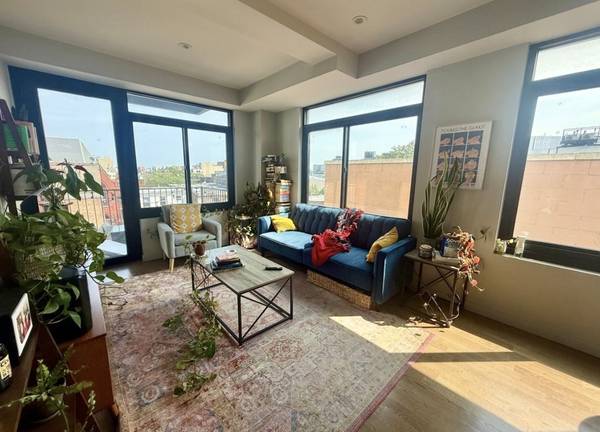 Listing photo 1 of 5