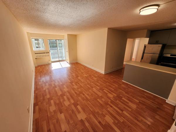 Listing photo 1 of 14