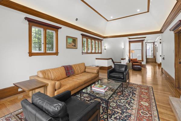 Listing photo 1 of 5
