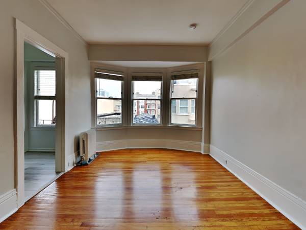 Listing photo 1 of 5