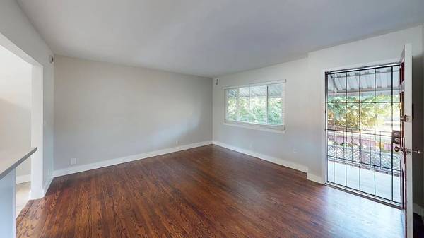 Listing photo 1 of 5