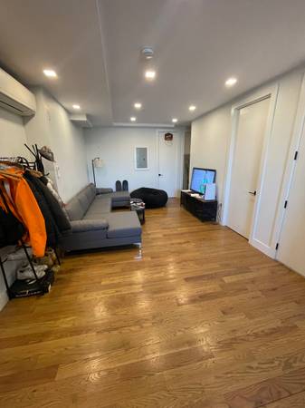 Listing photo 1 of 5