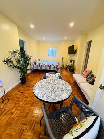 Listing photo 1 of 5