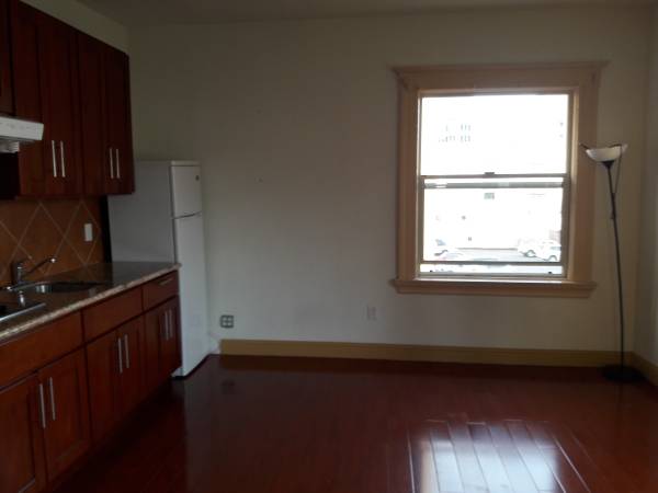 Listing photo 1 of 5