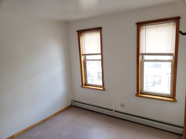 Listing photo 1 of 5