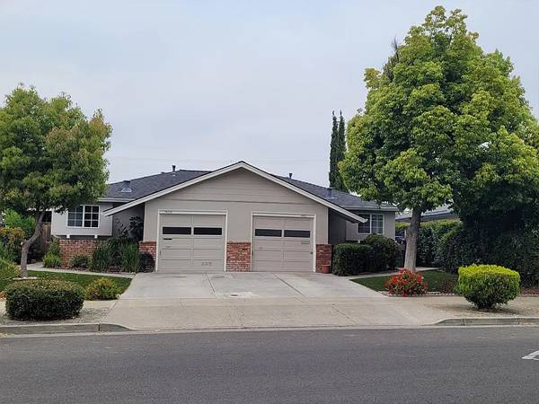 Listing photo 1 of 4