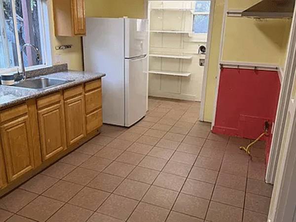 Listing photo 1 of 4