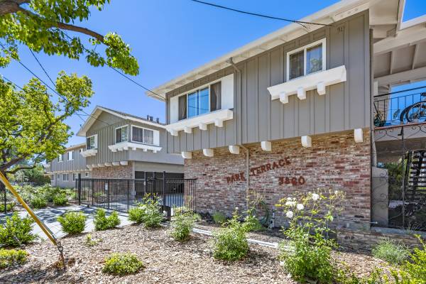 Listing photo 1 of 5