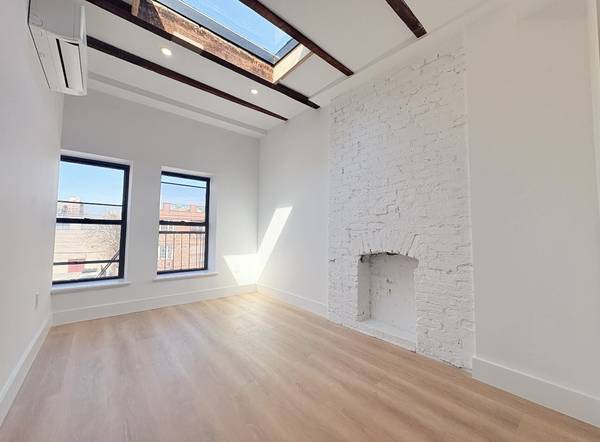 Listing photo 1 of 5