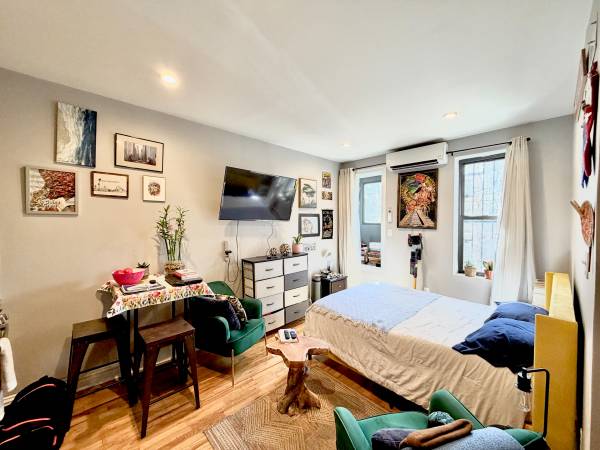 Listing photo 1 of 4