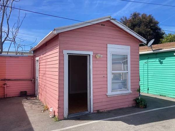 Listing photo 1 of 4