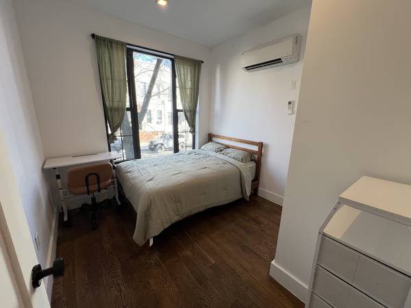 Listing photo 1 of 5