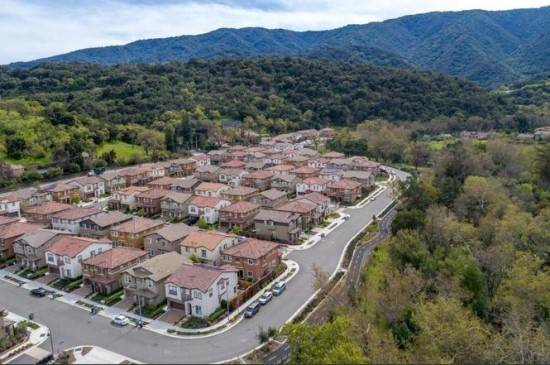 Listing photo 1 of 5