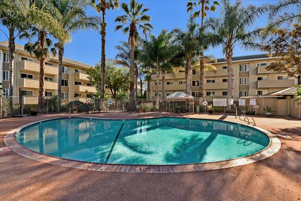 Listing photo 1 of 5