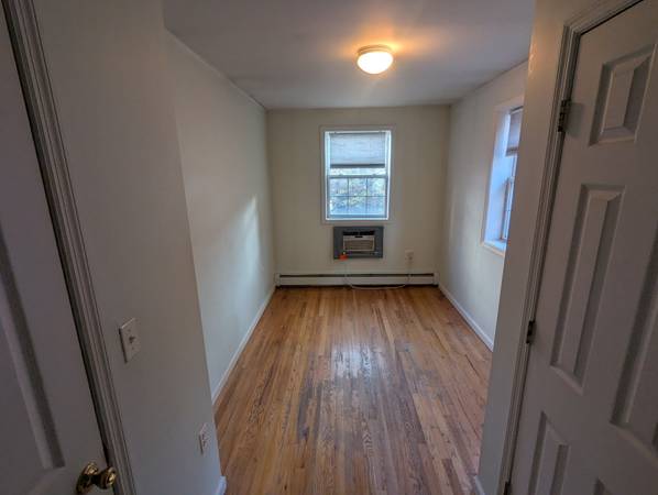 Listing photo 1 of 5