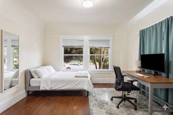 Listing photo 1 of 5