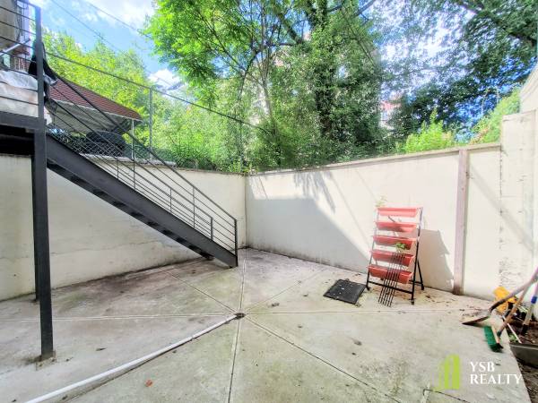 Listing photo 1 of 5